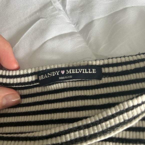 Brandy Melville Crewneck Shirt - Picture 1 of 2